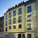 Holeckova 4*