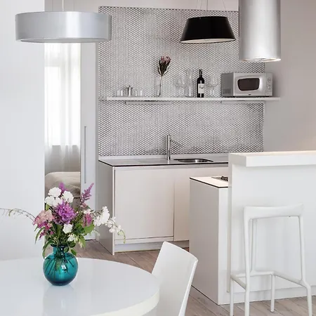 Holeckova 4*