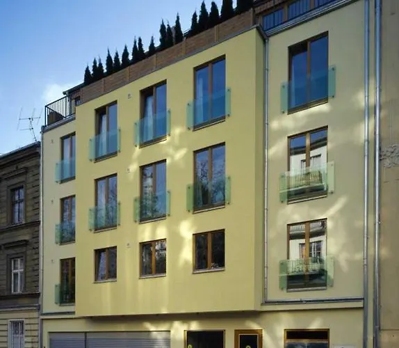 Holeckova 4*